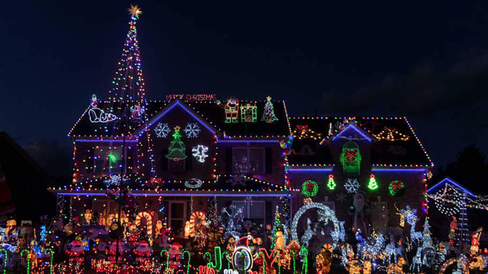 6 of the Best Destinations for a Christmas Vacation Adventure