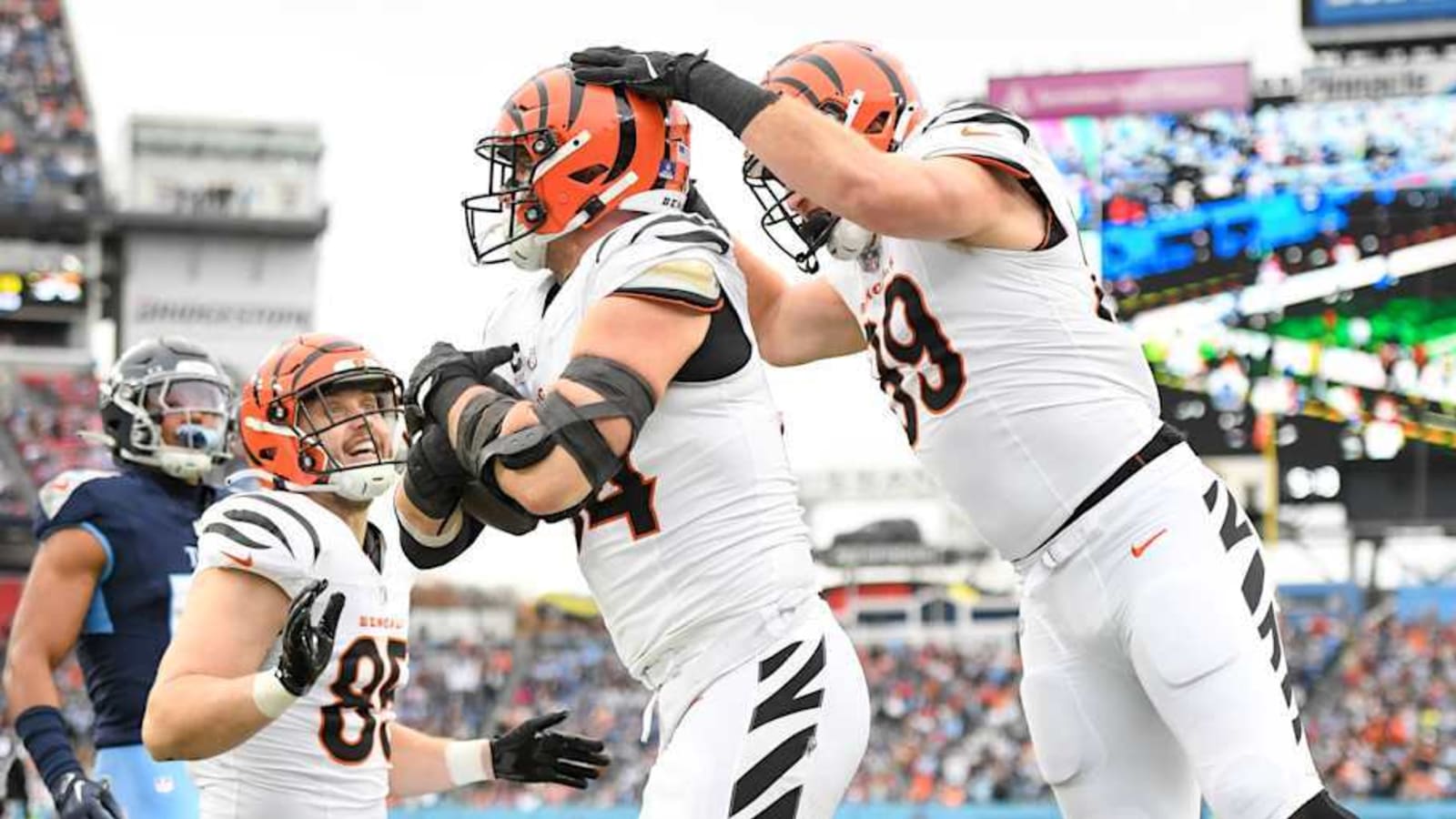 Report: Bengals Defensive End Sam Hubbard Likely Out for Season With PCL Injury
