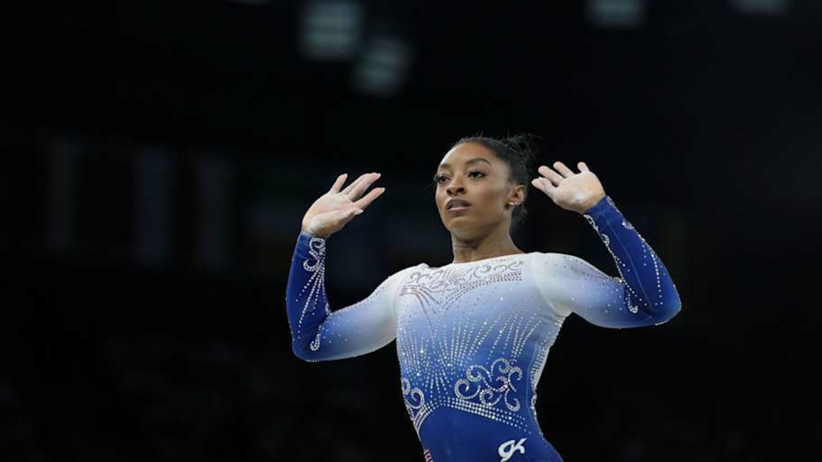 Simone Biles stunningly tiny beside leaning 6-foot-4 G-Eazy