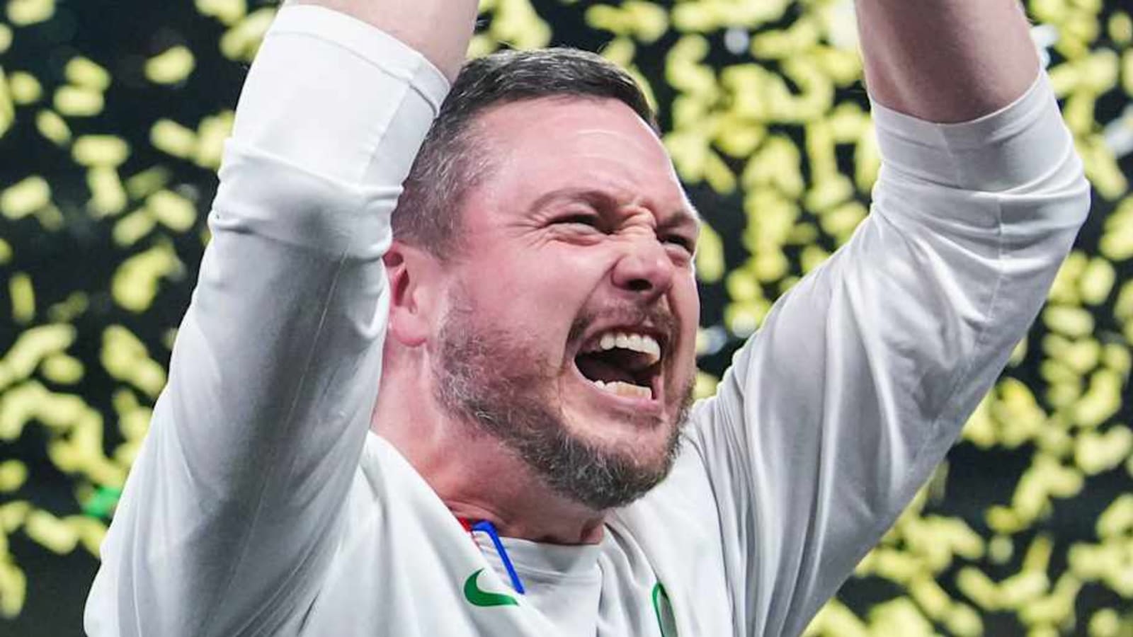 Oregon Ducks&#39; Dan Lanning Encourages Fans To Buy Rose Bowl Tickets: &#39;Paint It Green&#39;