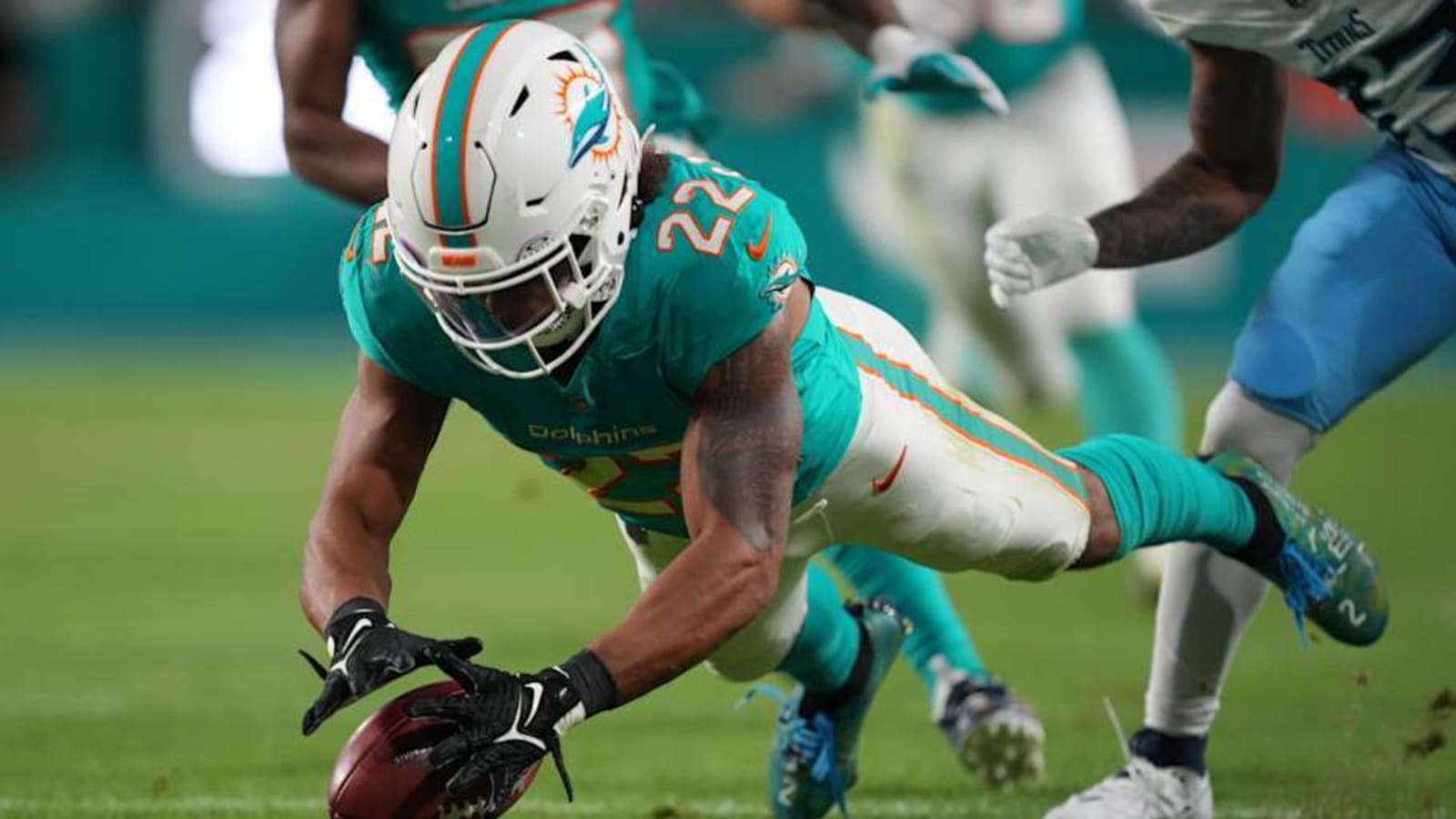 Dolphins Announce Re-Signings