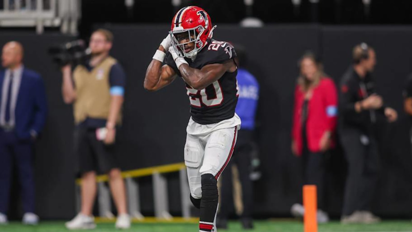 Falcons Lose Starting DB to Concussion vs. Buccaneers