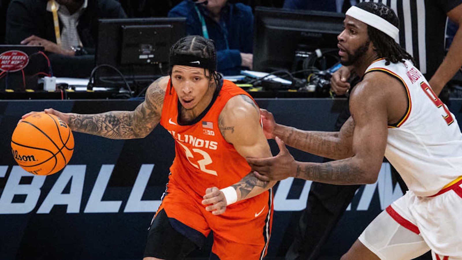 Social Media Reacts to Illinois Losing Tre White to Transfer Portal