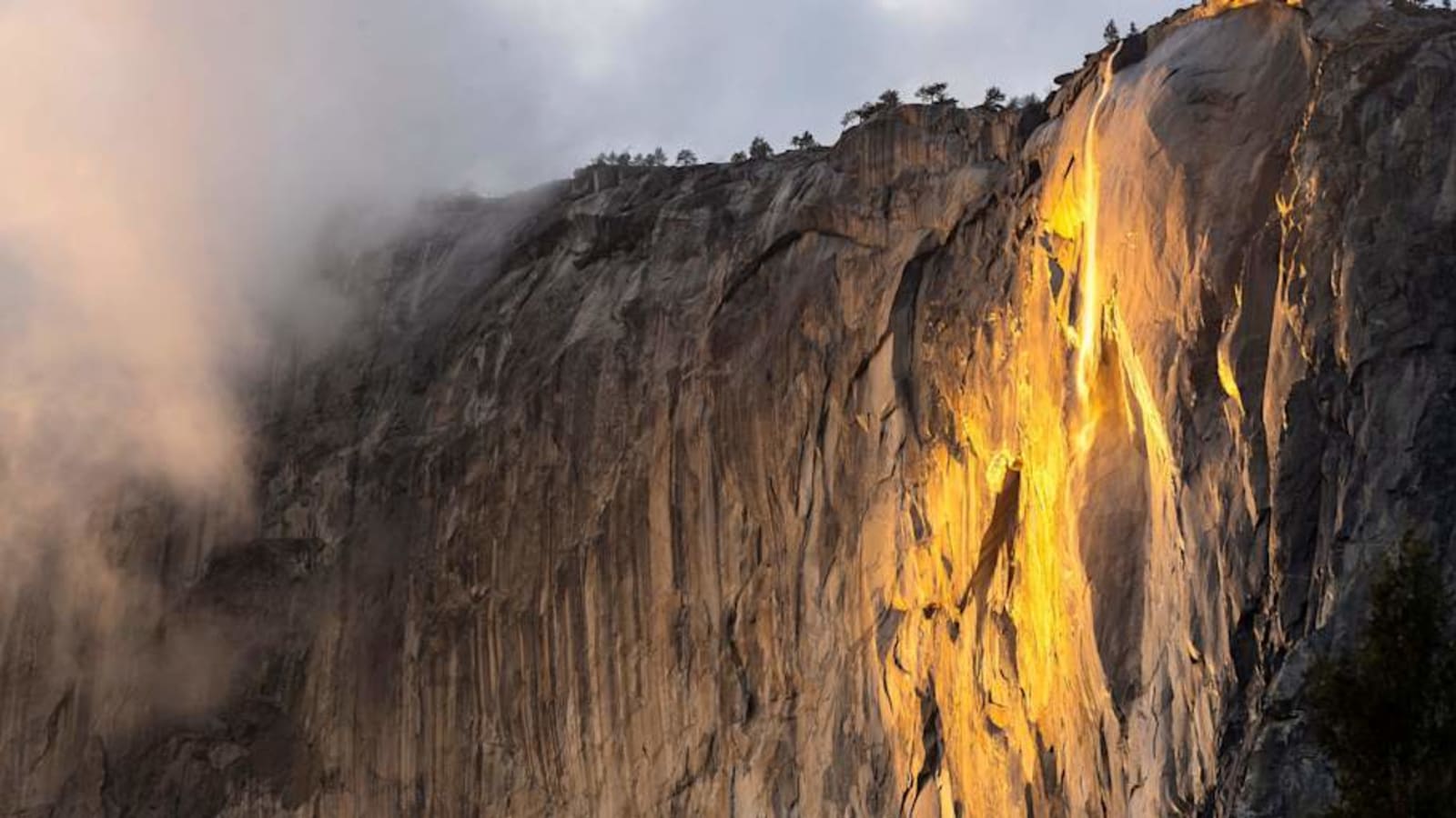 How and When to Visit Yosemite’s Iconic ‘Firefall’ in 2025