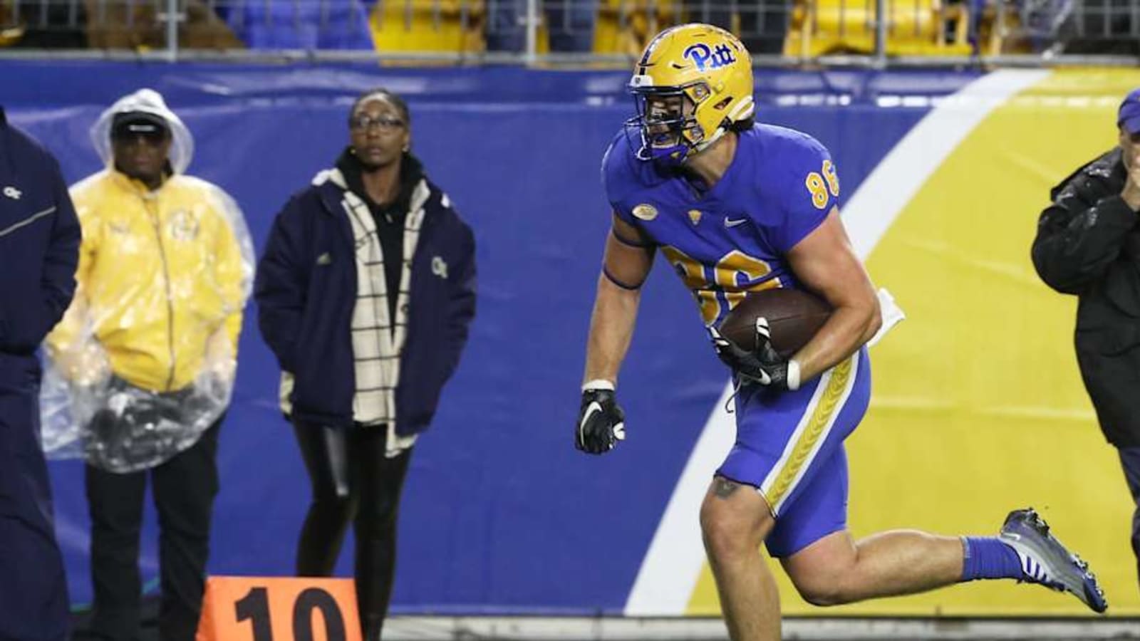 Saints Meet With Star Pitt Tight End