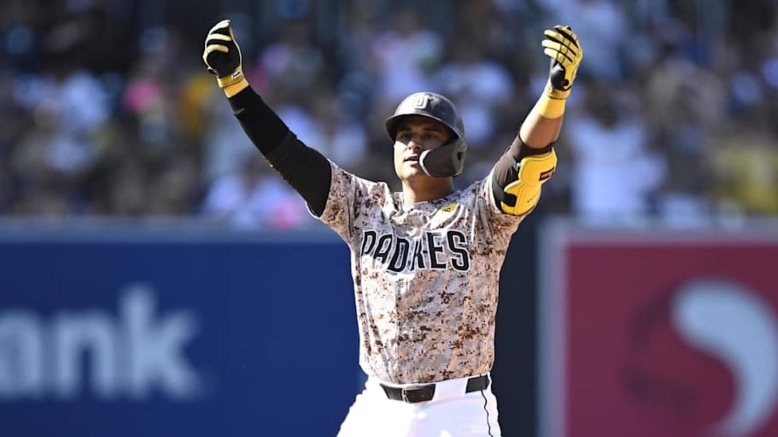 Yankees Projected to Solve Second Base Vacancy With Veteran Infielder