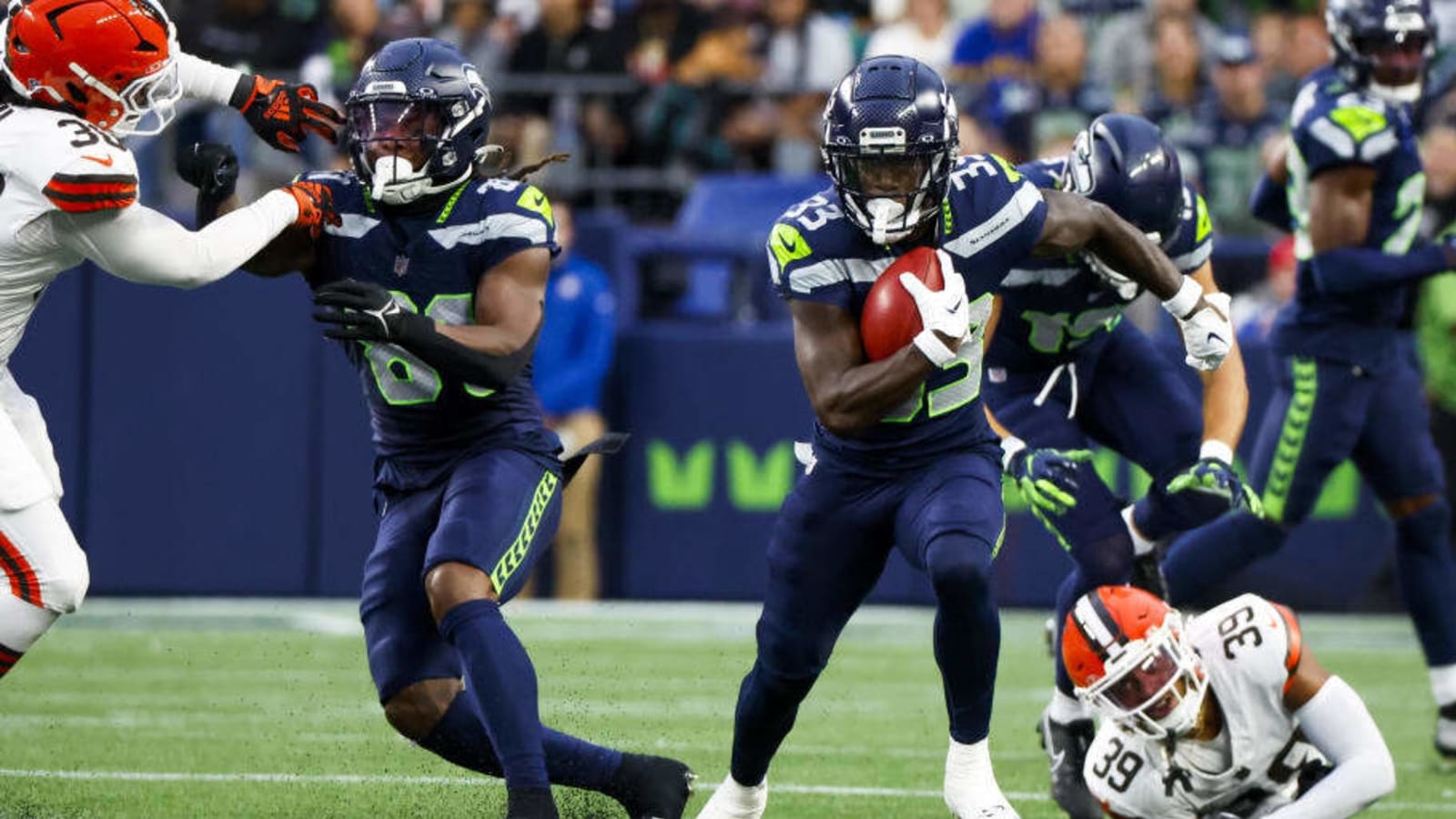 Tennessee&#39;s Dee Williams Holds Spot on Seattle Seahawks Roster