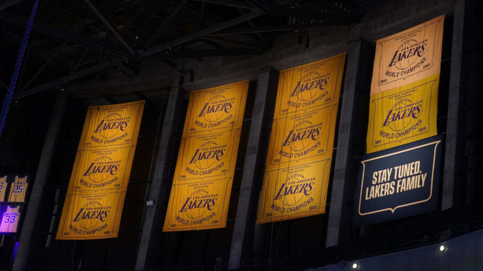 Lakers Legend Strangely Calls Out Speculative LA Fanbase