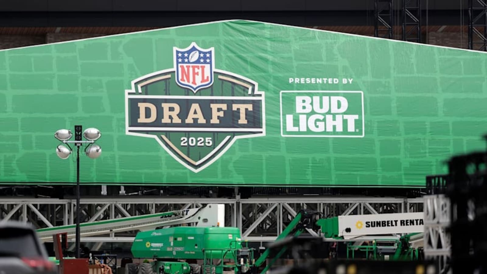 Seahawks insider outlines &#39;A&#39; grade scenario for 2025 NFL draft