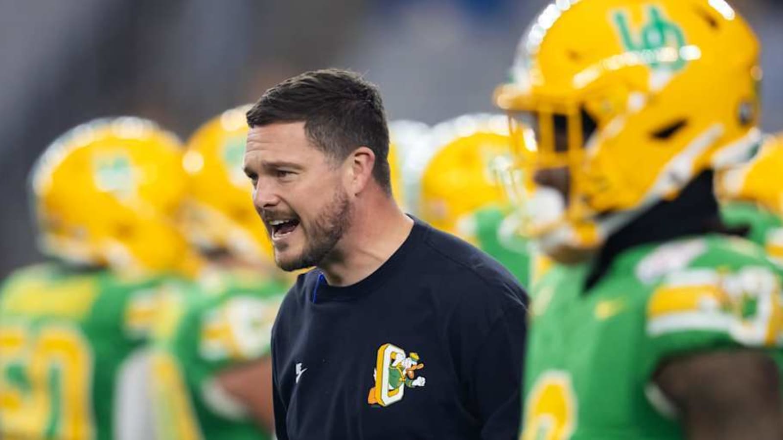Oregon Ducks&#39; Dan Lanning Makes History: Wins Stallings Award For Leadership, Character