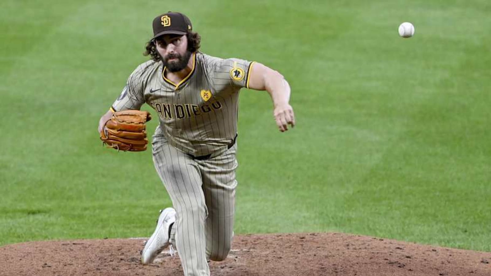 Padres Sign Veteran Left-Handed Pitcher in Free Agency
