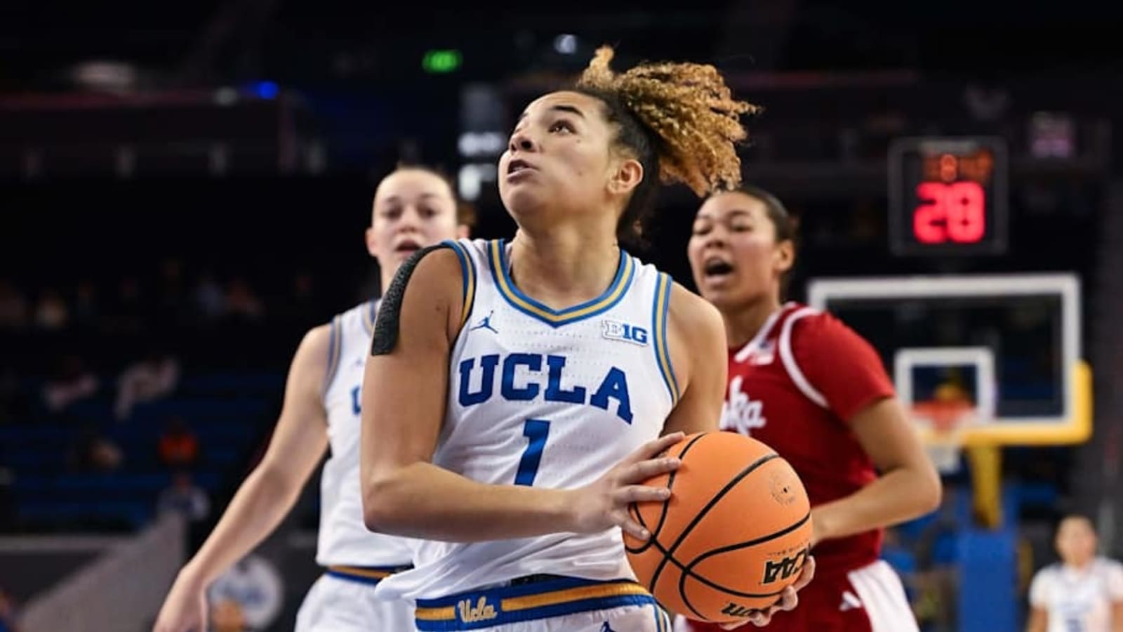 Perfect UCLA Soars in Rice&#39;s Homecoming