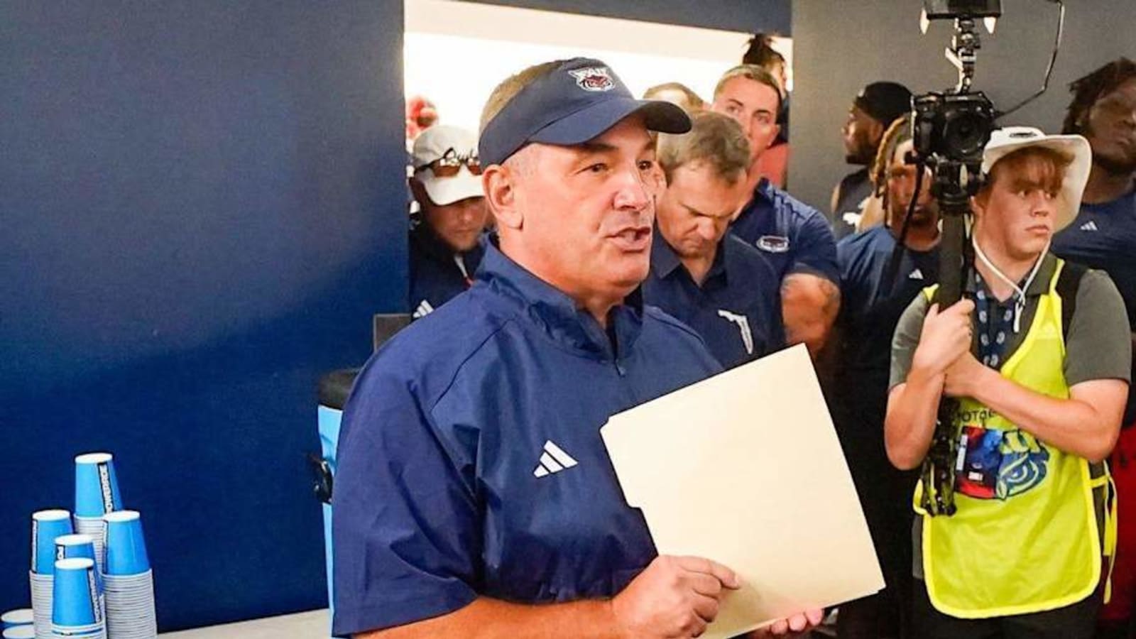 Auburn Tigers Bring Back Former Edge Coach