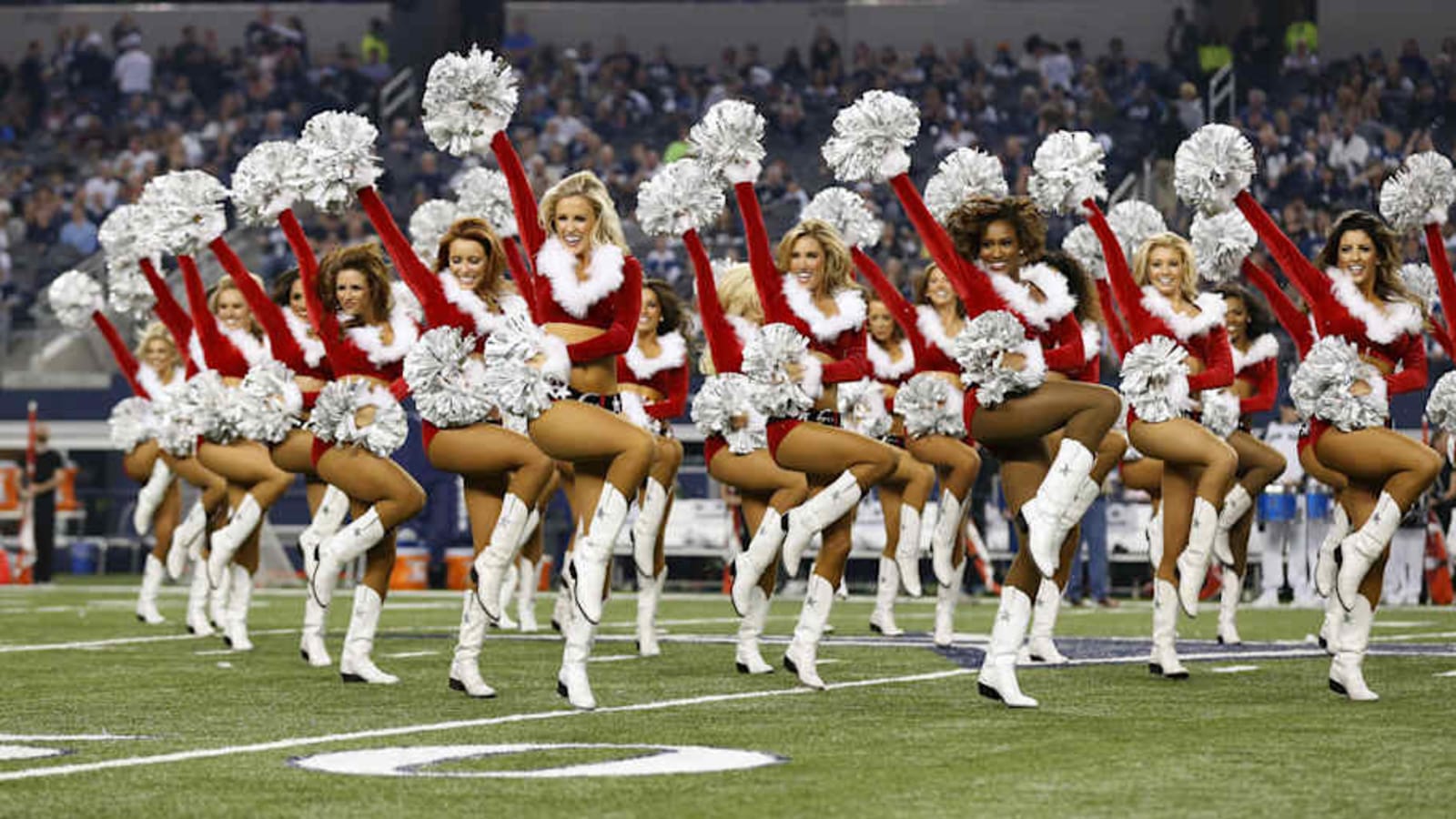 Dallas Cowboys serenade fans with Christmas carols