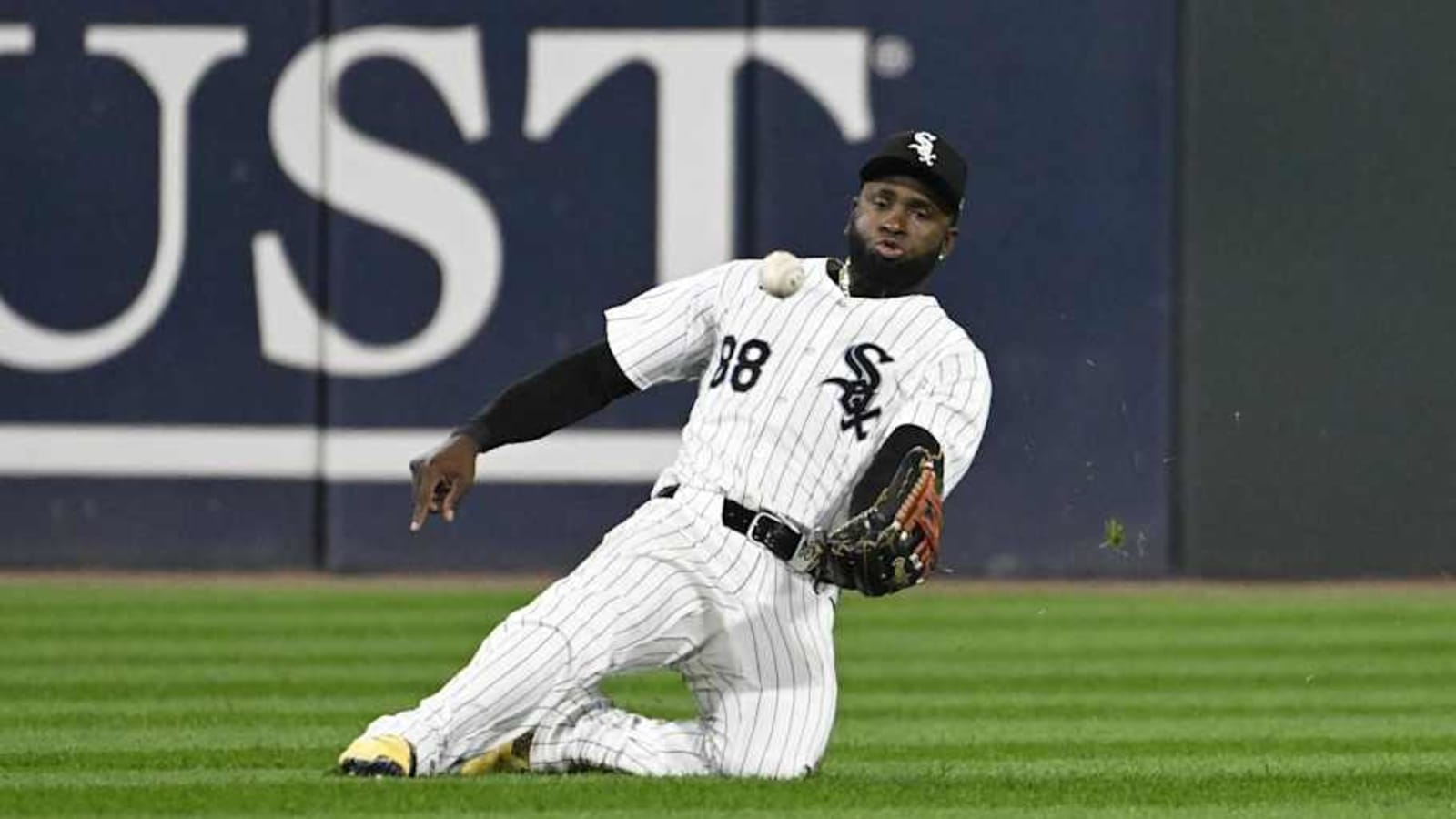 Chicago White Sox Star Luis Robert Jr. Now Drawing Trade Interest From Cincinnati Reds