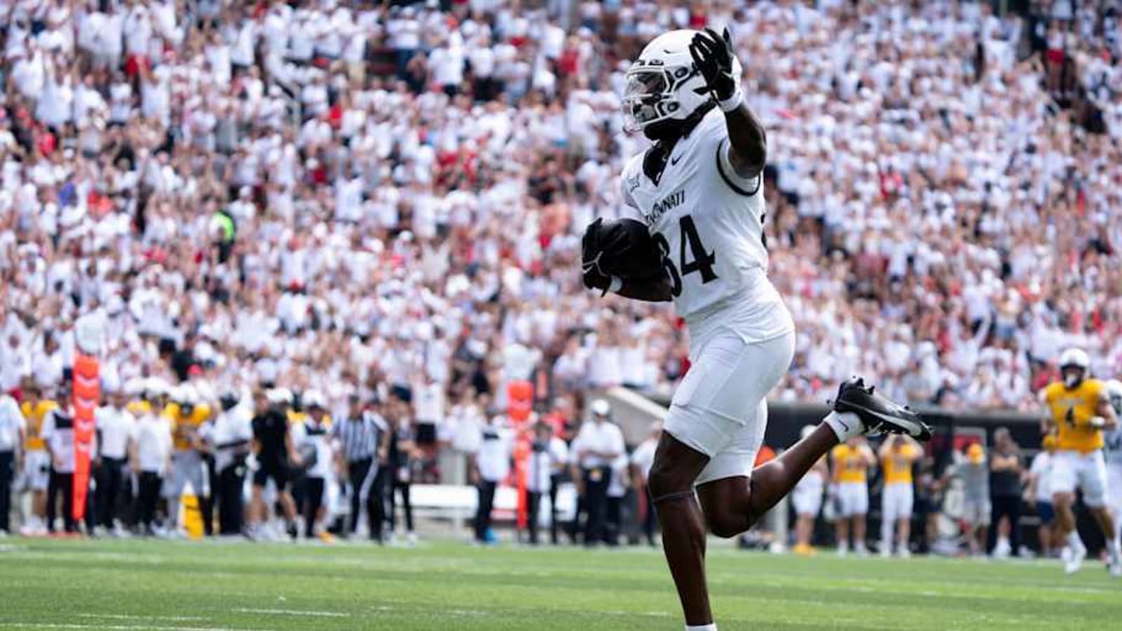 Look: Bearcats Wide Receiver Sterling Berkhalter Entering Transfer Portal