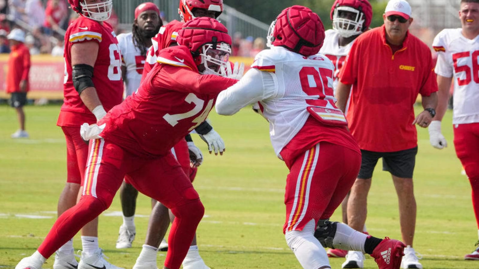 Jawaan Taylor Leaves Chiefs Practice in Cart, Insider Reports Details