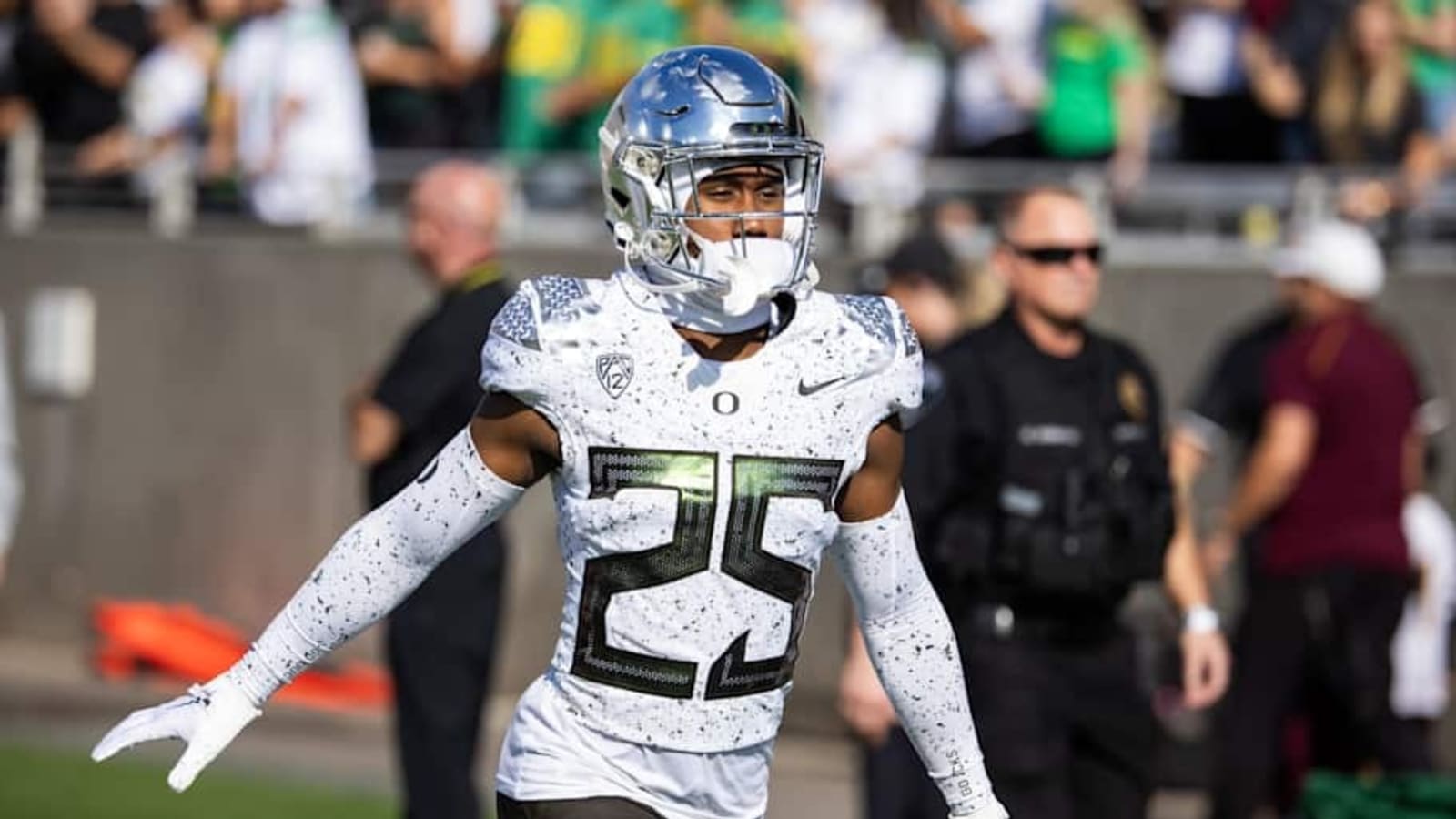 Oregon Ducks Trying Out Different Players at Punt Returner Due To Tez Johnson Injury