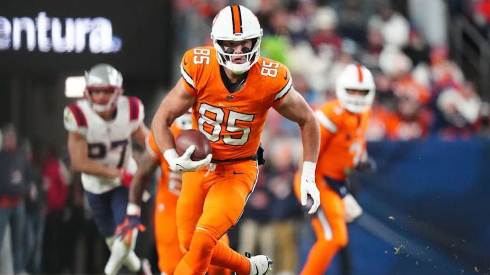 Broncos Tender Former Pitt TE