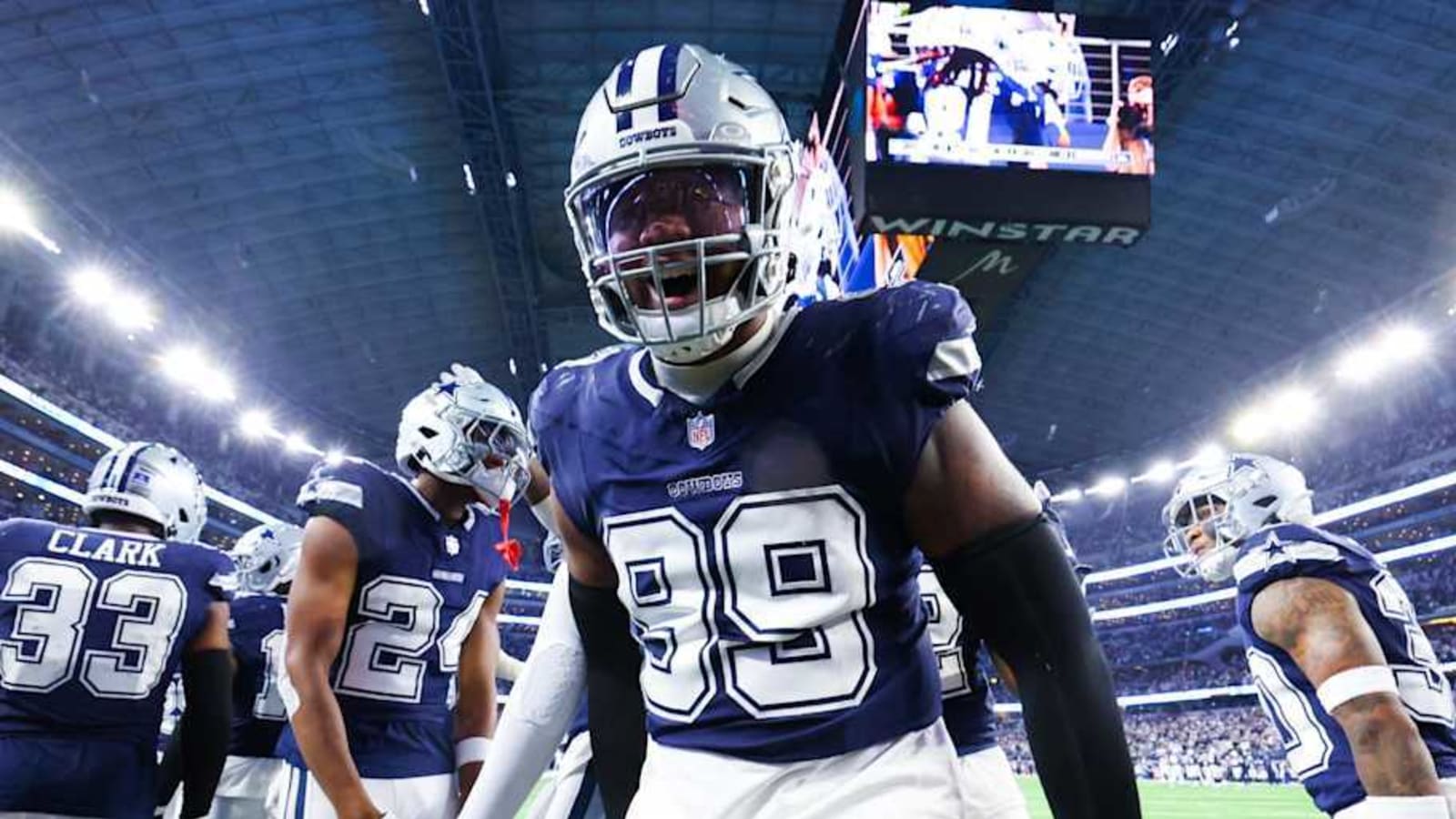 Dallas Cowboys Defenders Leaves Game vs. Washington Commanders
