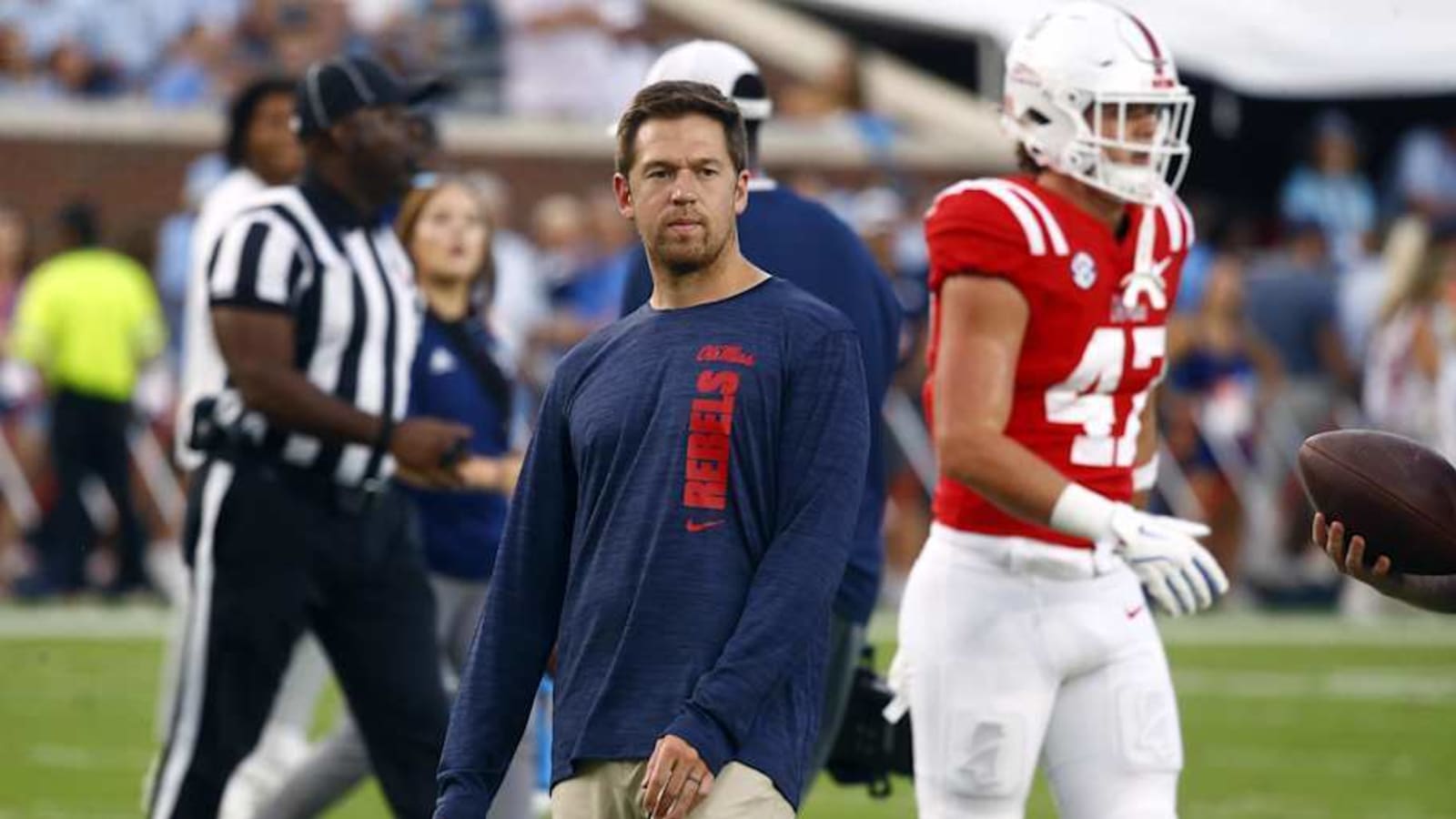 Ole Miss Football&#39;s Charlie Weis Jr. Wins SEC Graphite Award