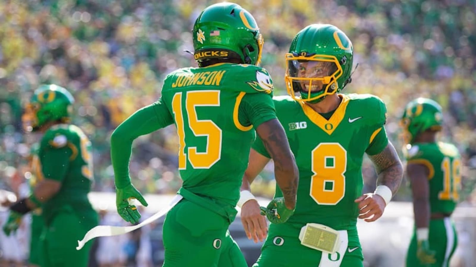 Oregon Ducks&#39; Star Duo Promotes Stanley Ahead of Rose Bowl
