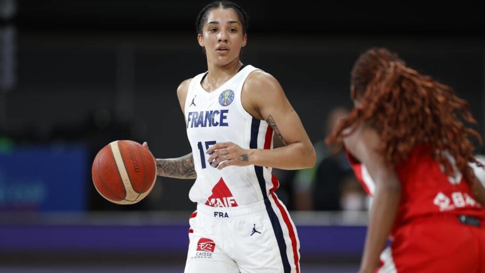 WNBA&#39;s Gabby Williams sends iconic message in French with pre-game fit
