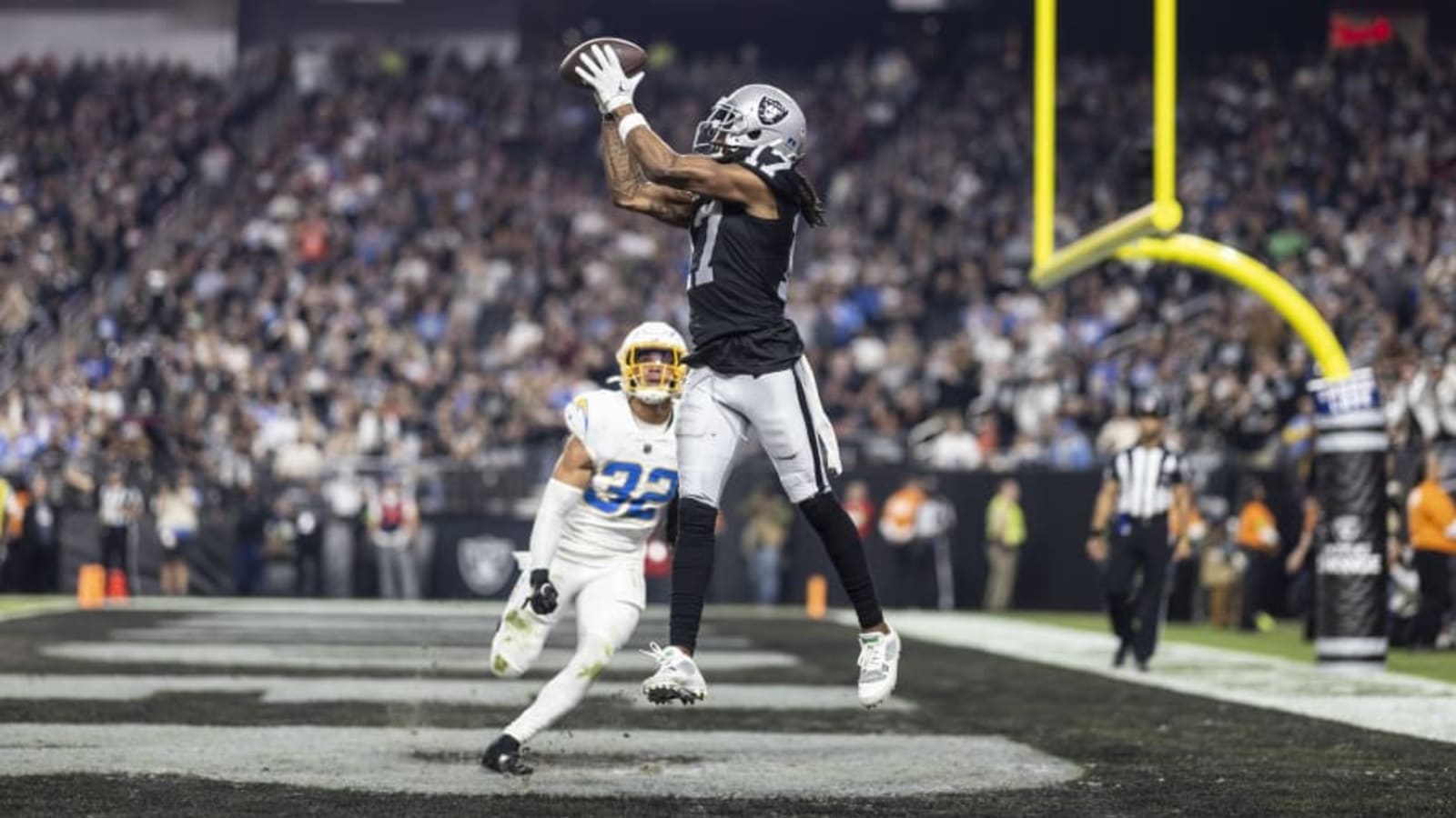Raiders&#39; WR Davante Adams sends firm warning to Chargers after being disrespected