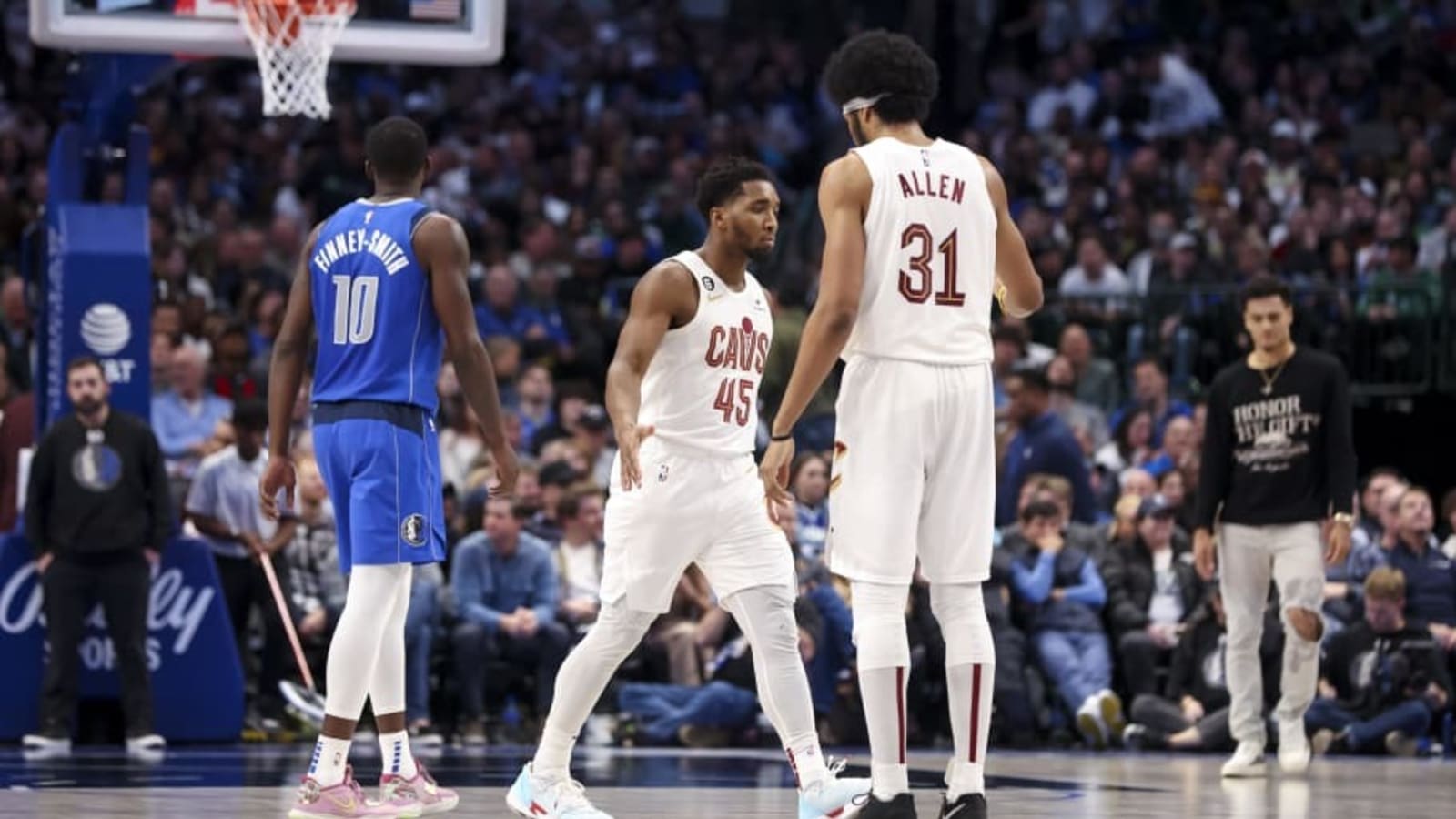 Cavaliers&#39; Donovan Mitchell Reacts To Jarrett Allen Contract