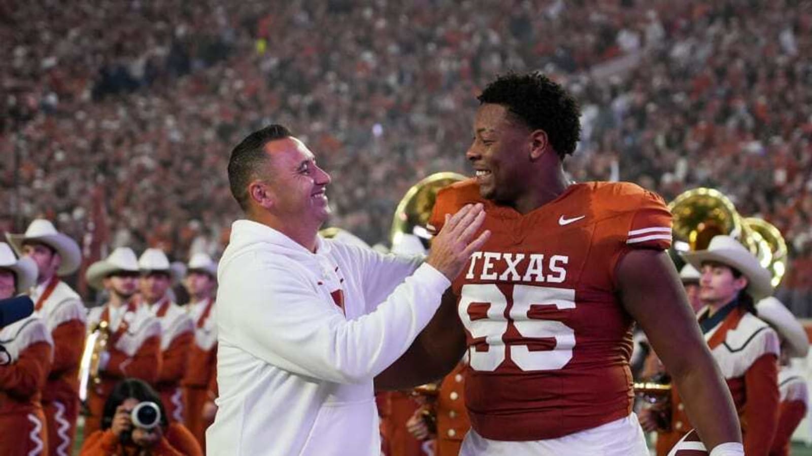 Alfred Collins Sheds Confident Light on Texas Defensive Tackle Room