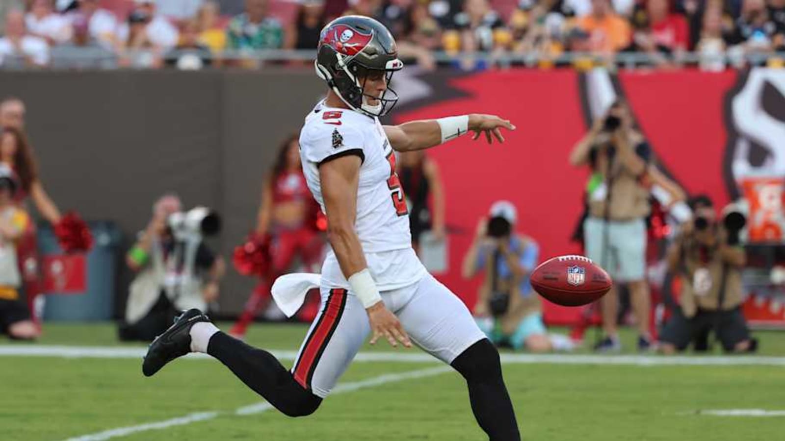 Former Bucs&#39; 4th-round draft pick frontrunner to be new Bills punter in 2025