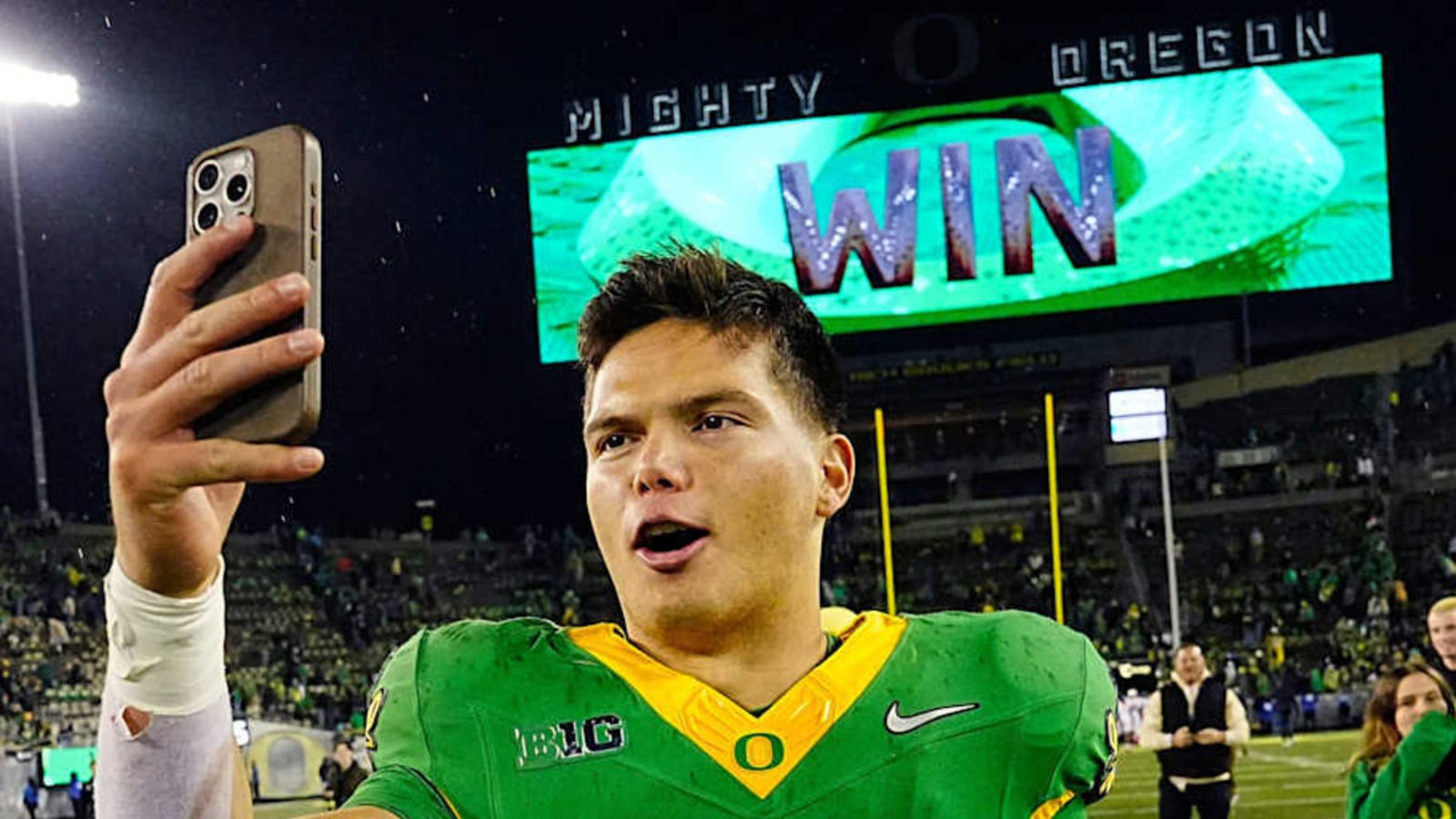 Oregon Ducks Quarterback Dillon Gabriel Signs NIL Deal With Great Clips