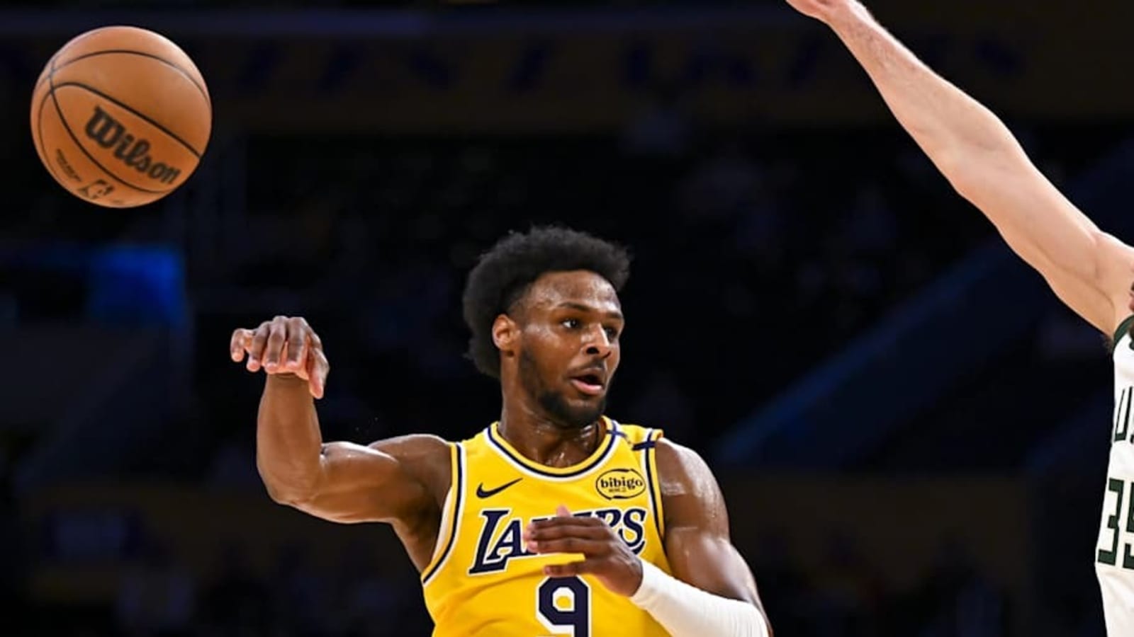 Bronny James&#39; No-Look Pass Went Viral In Lakers-Mavs Game
