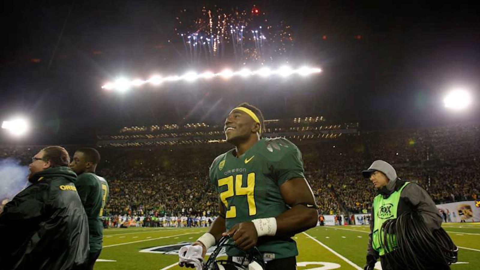 Oregon Ducks&#39; Dan Lanning Trustworthy? Ducks Legend Kenjon Barner Raves About Oregon Coach
