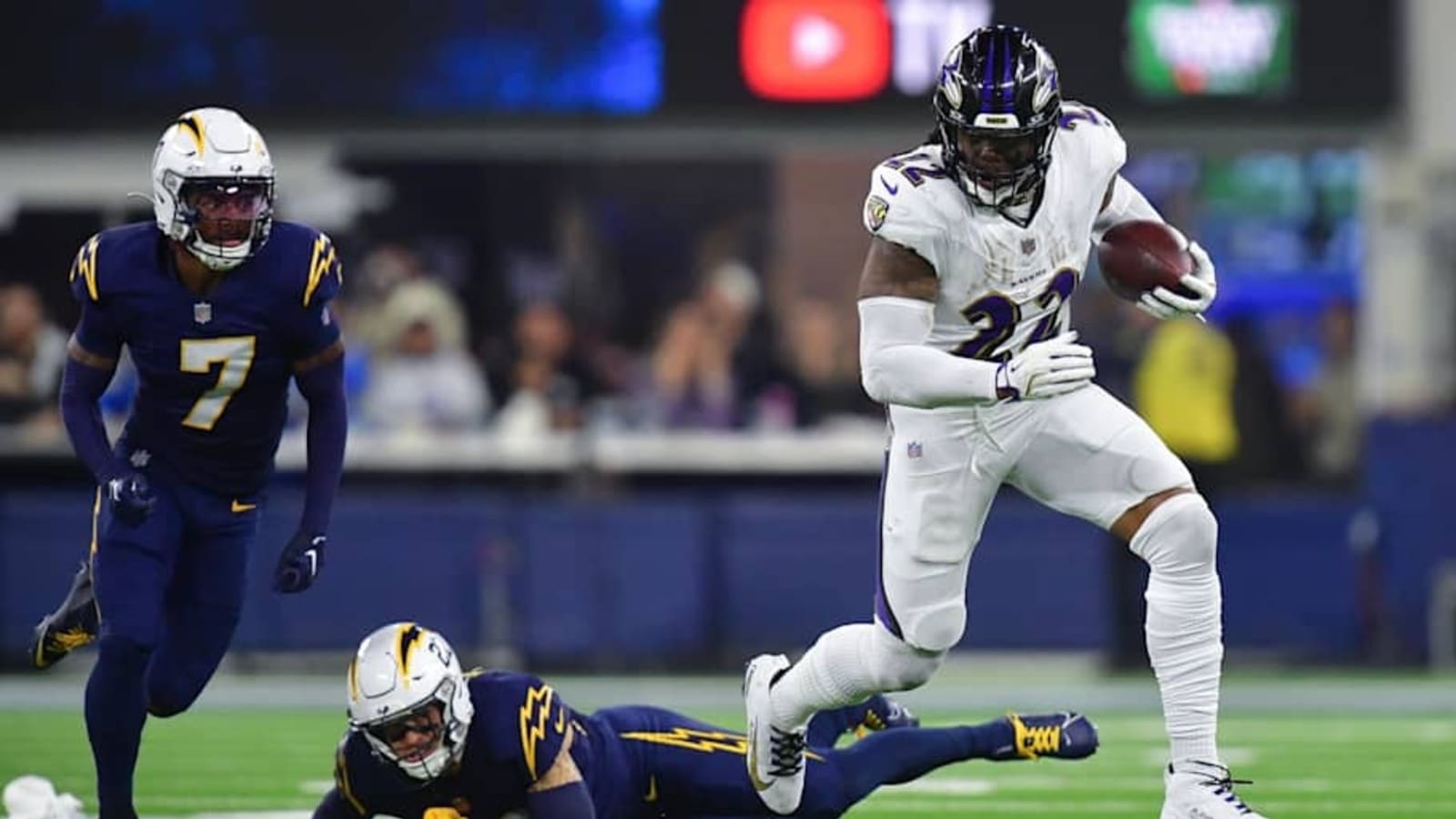 Ravens&#39; Derrick Henry Responds to Chargers Star&#39;s Shade