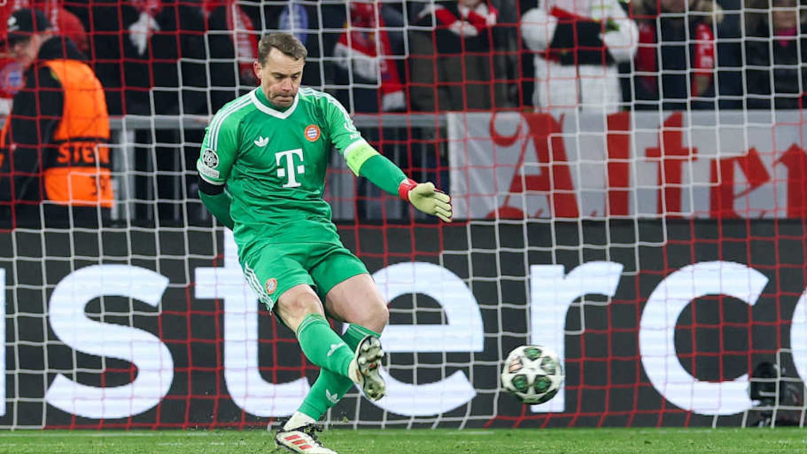 Former Bayern Munich Player Blasts Manuel Neuer Over Celtic Comments
