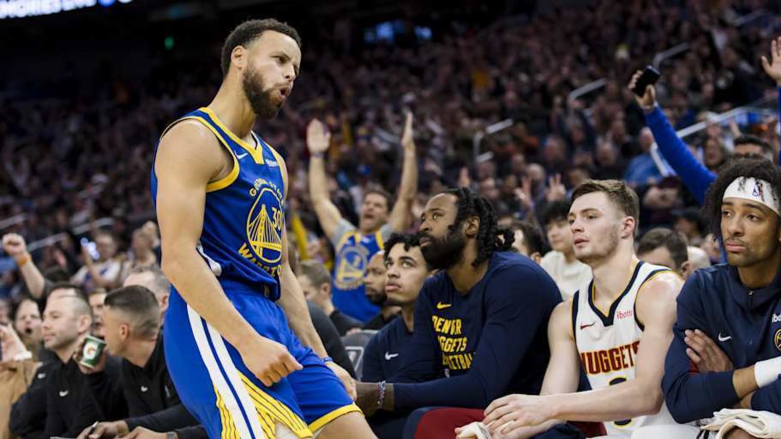 Steph Curry&#39;s No-Look Shot Went Viral In Nuggets-Warriors Game