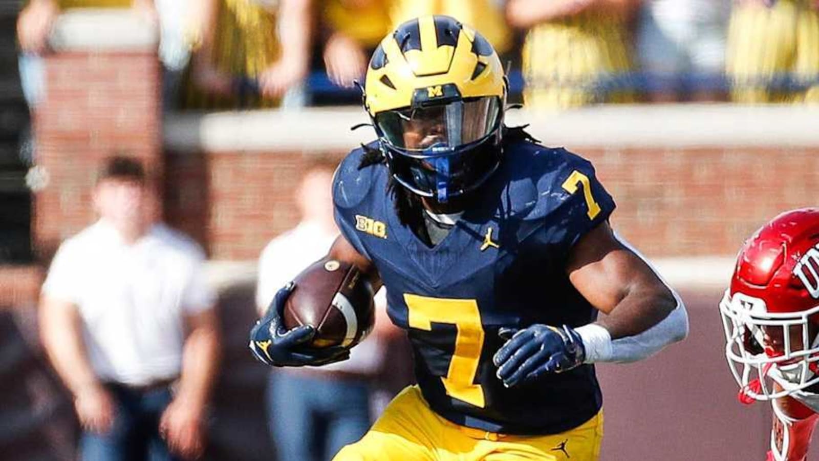 Michigan football star trolls Ohio State with autograph