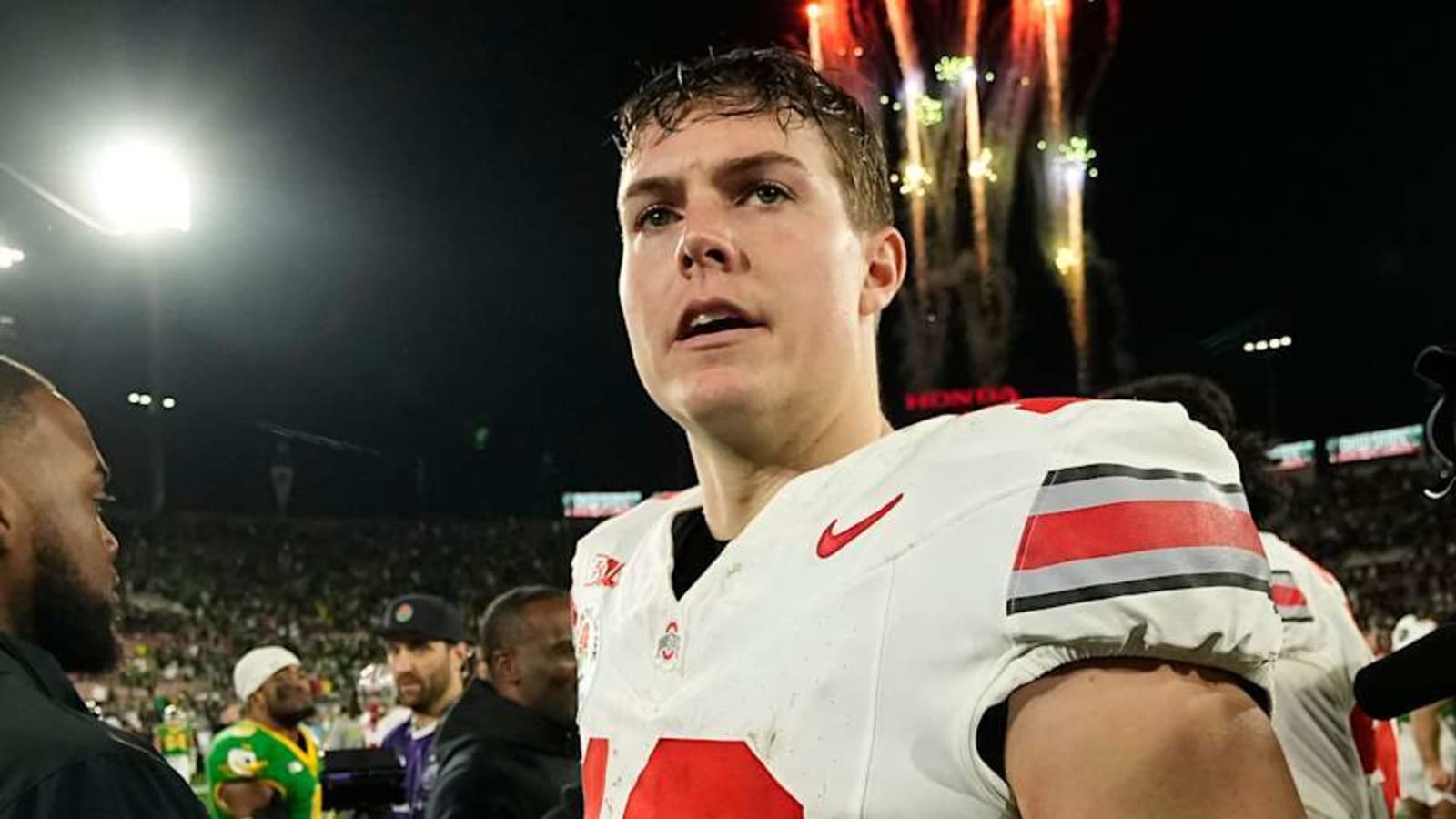 Rose Bowl officials blocked Will Howard from stage after Ohio State beat Oregon