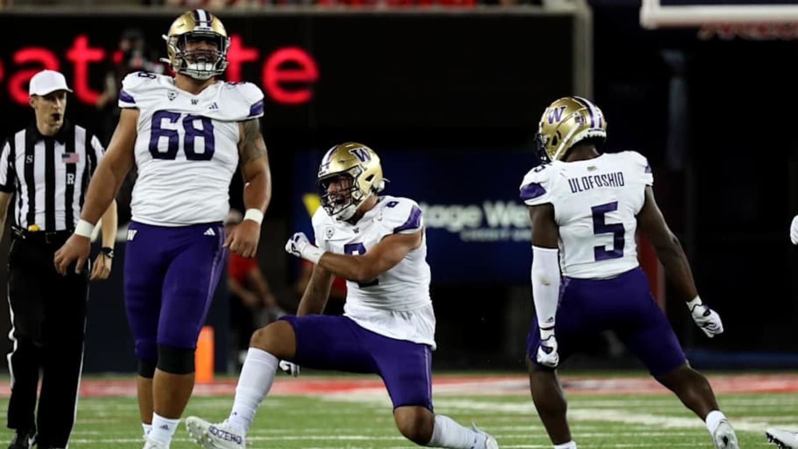 Ex-Husky Ulumoo Ale Signs With BC Lions -- As Offensive Lineman
