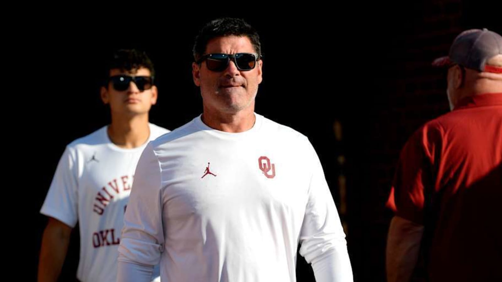 Reviewing Oklahoma Football Assistant Coaches&#39; Contracts, Salaries for 2024