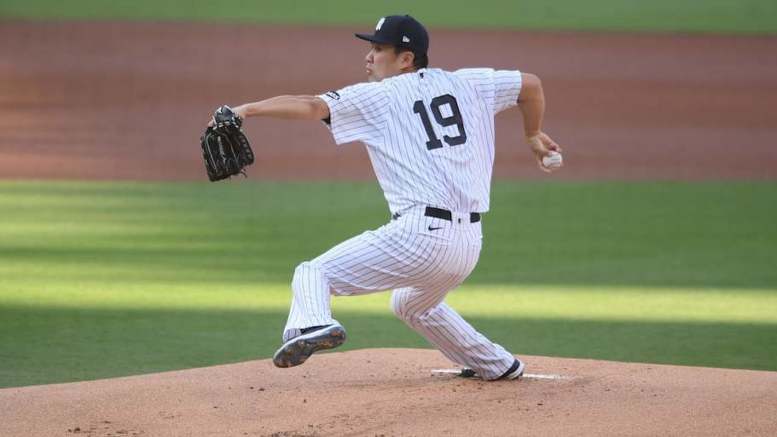 Ex-Yankees&#39; All-Star Pitcher Signs With Yomiuri Giants