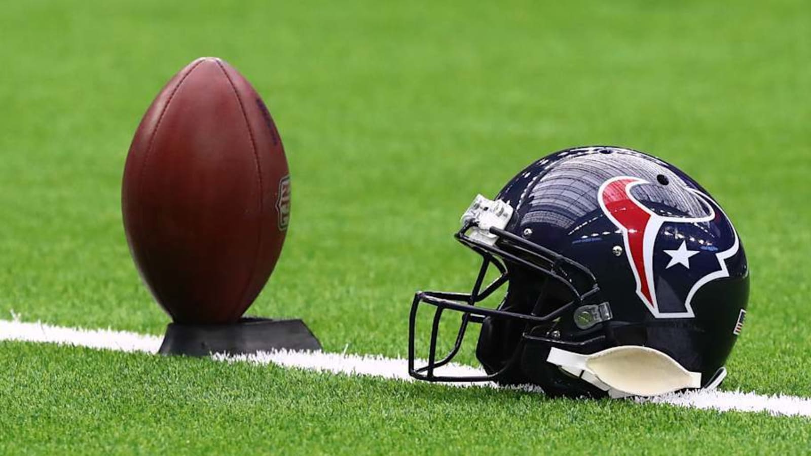 Who are the announcers and referees for Texans vs. Bills today?