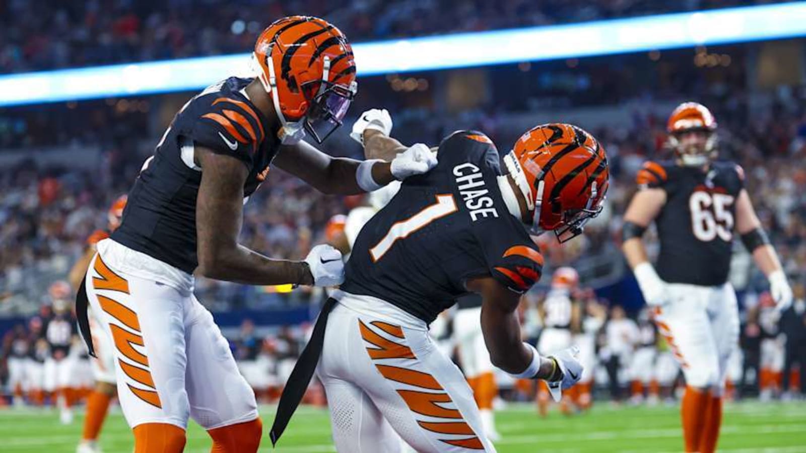 Bengals QB Joe Burrow Delivers Late GameWinning TD Then Kicks Down