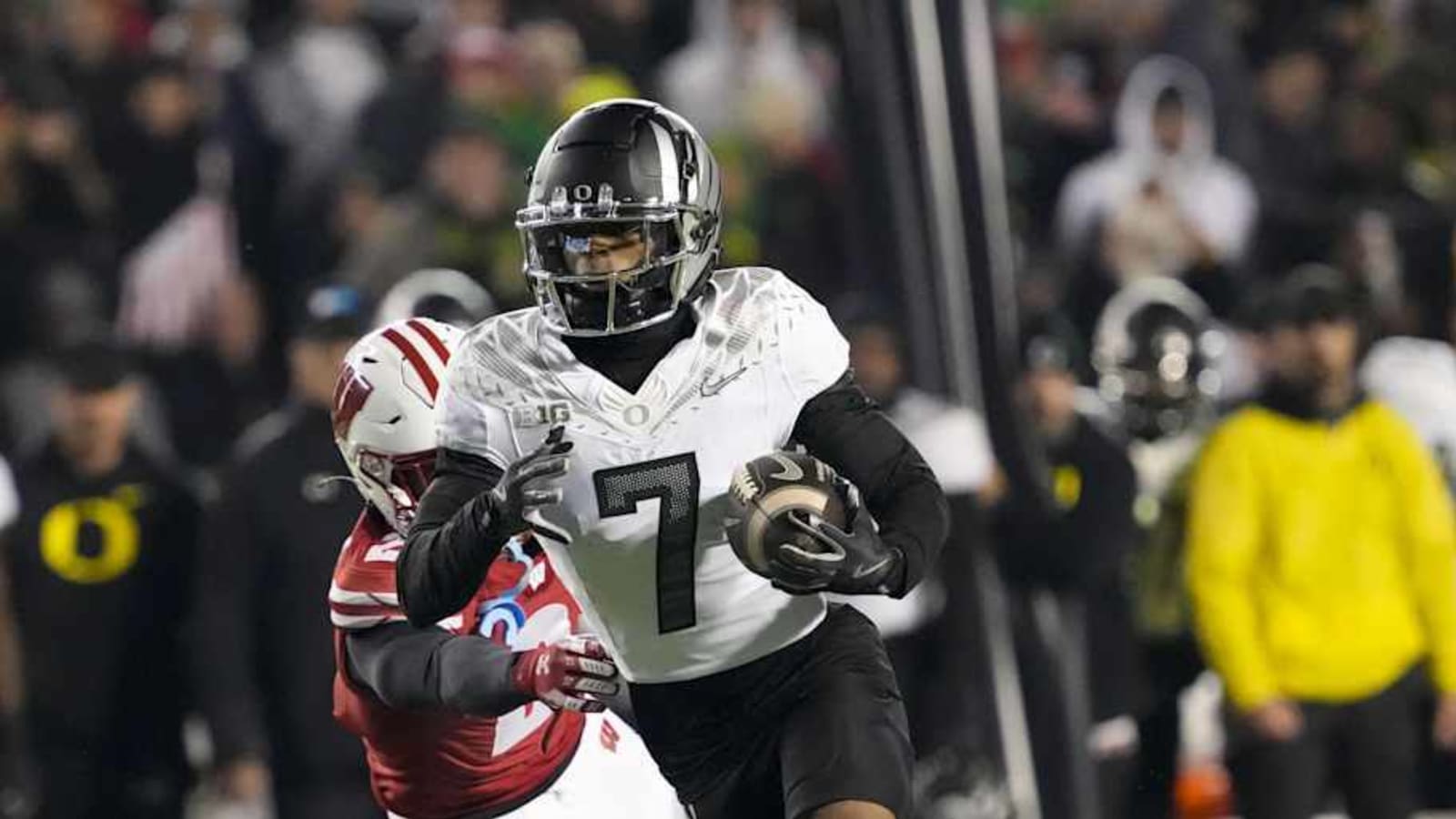 Oregon Ducks&#39; Top Receiver in 2025? Evan Stewart, Malik Benson, Dakorien Moore