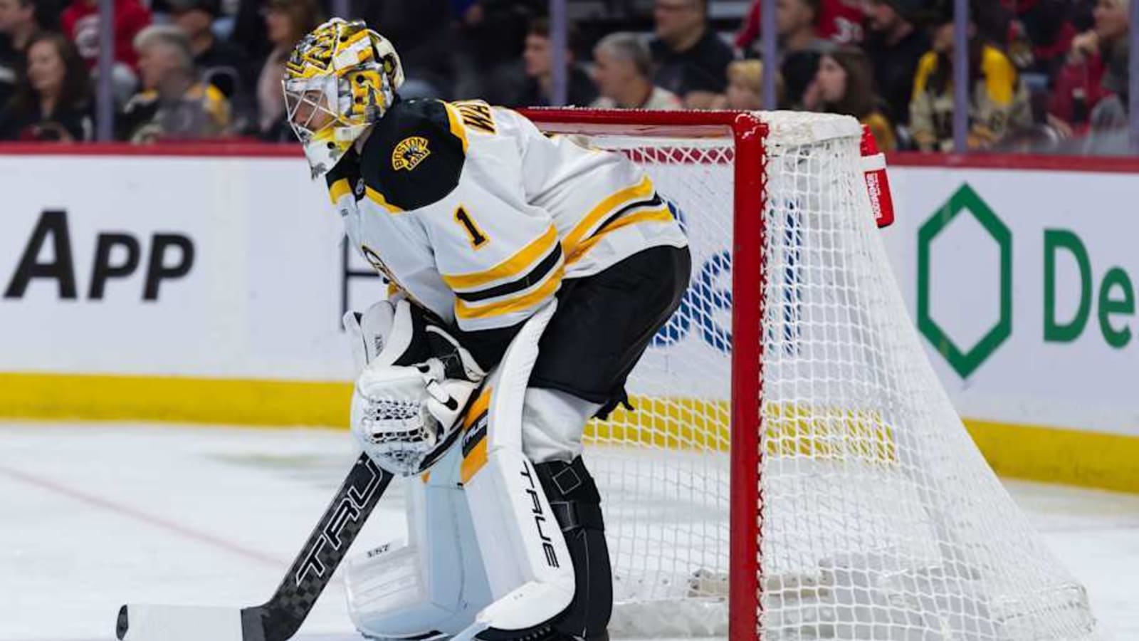 Bruins, Kings Goalies Nearly Brawl During Game