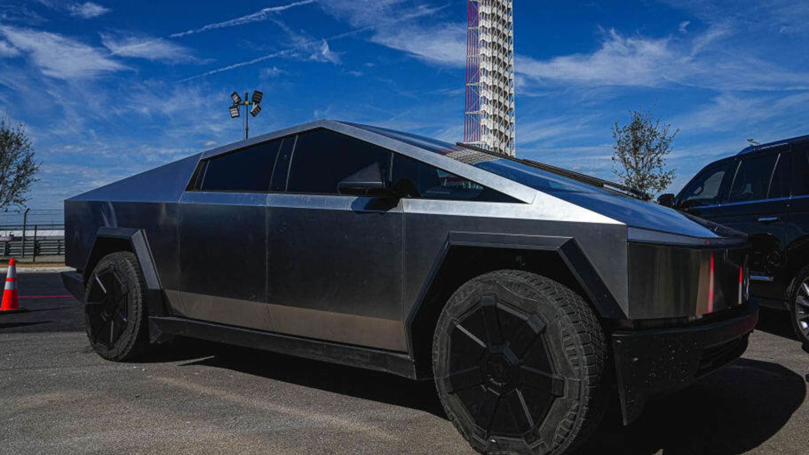 Former NFL TE Eric Ebron gets custom Cybertruck with nod to alma mater