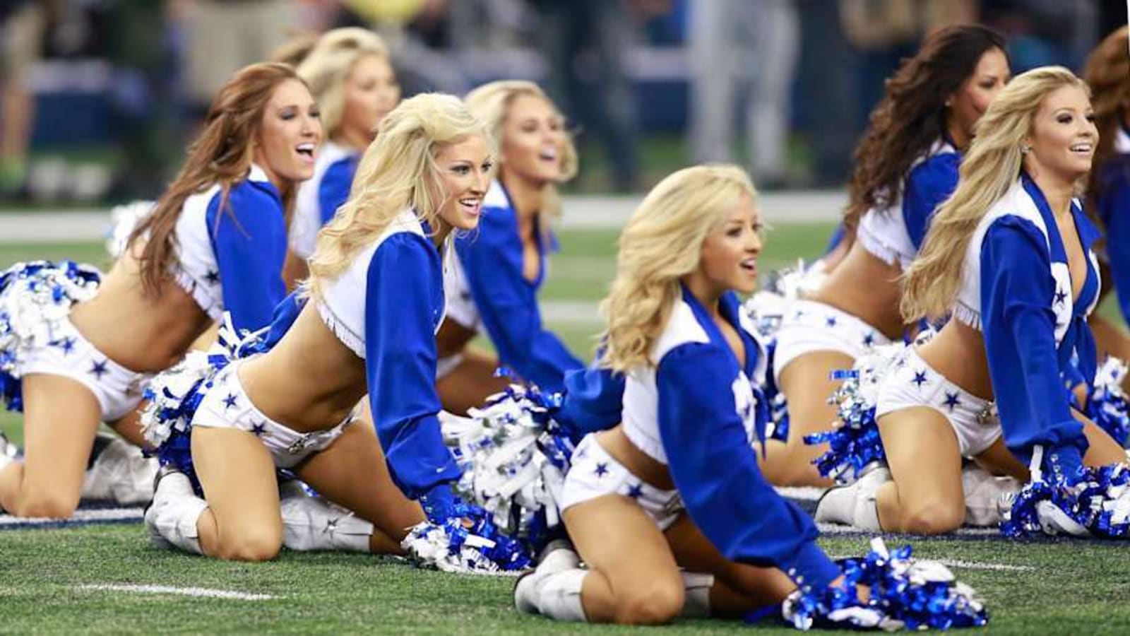 Dallas Cowboys Cheerleaders kickoff Jake Paul-Mike Tyson with &#39;Thunderstruck&#39; performance