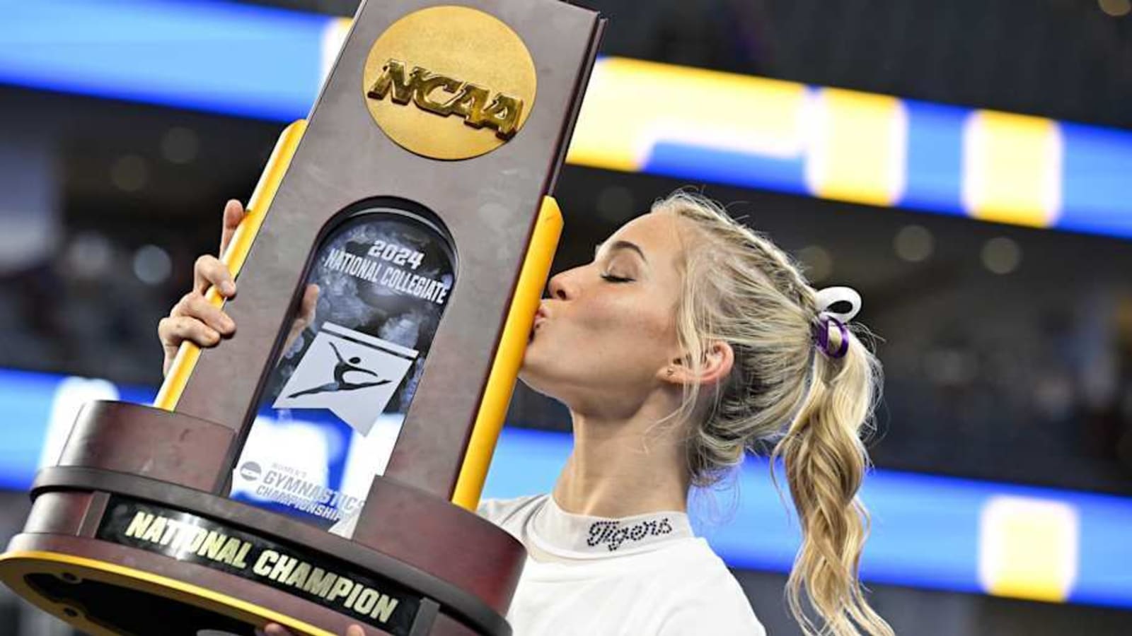 Livvy Dunne&#39;s sweet birthday shoutouts from LSU teammates, sister Julz