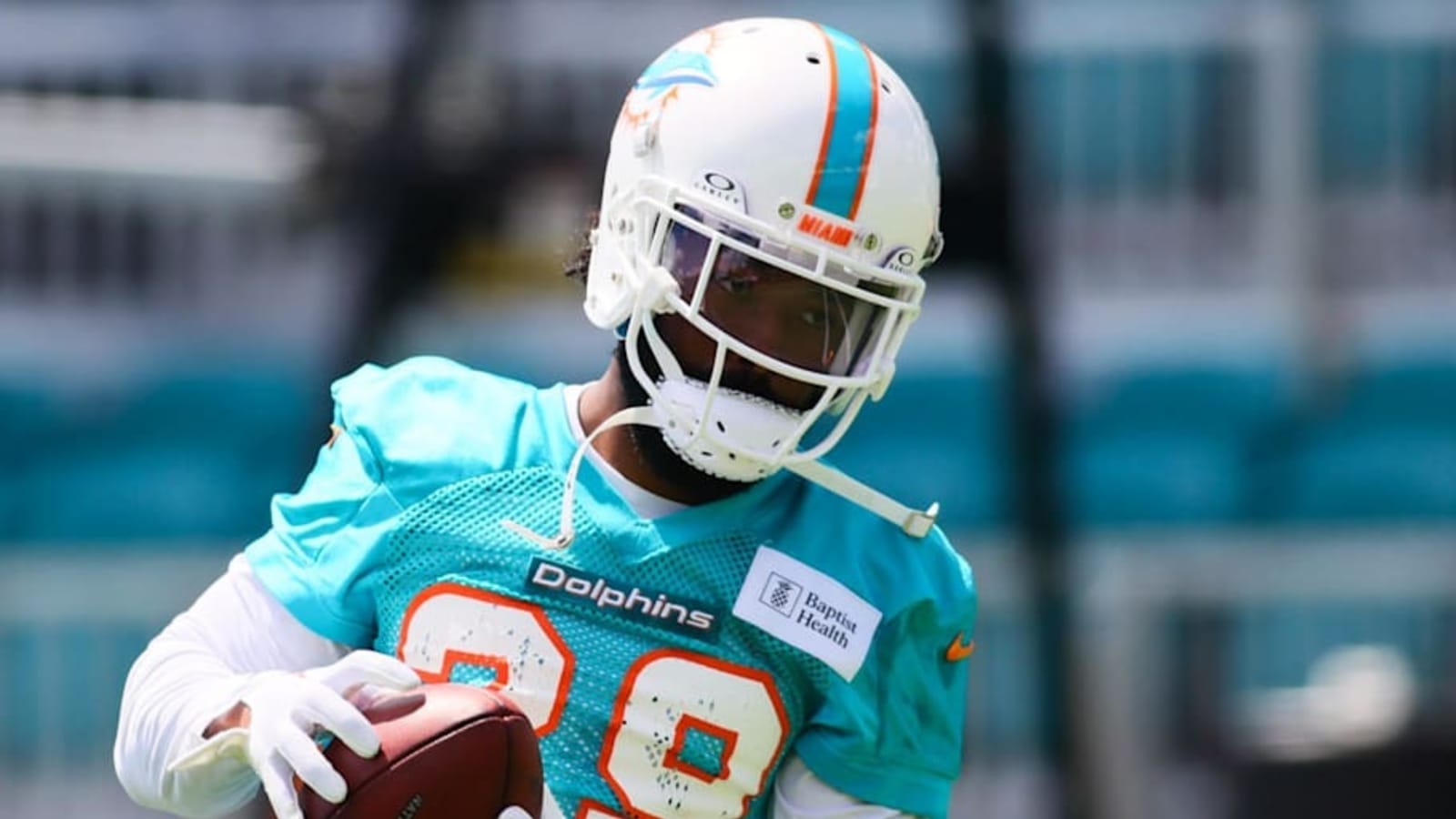 Panthers could pursue star defender after stunning release